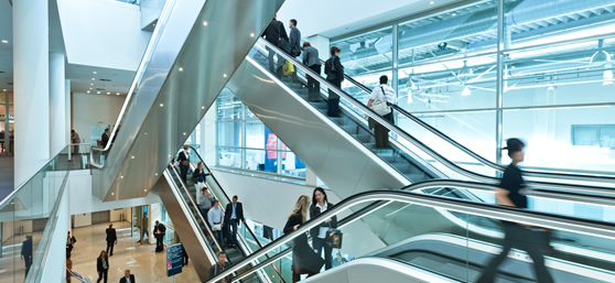 Rolltreppe reinigen lassen im Einkaufszentrum und Shopping Center in Bayern